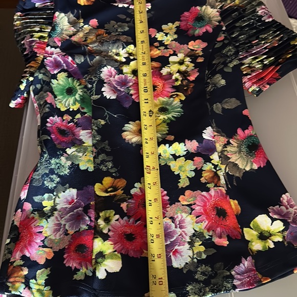 Gracia Floral Short Sleeve Ribbed Sleeve Top - Picture 10 of 11